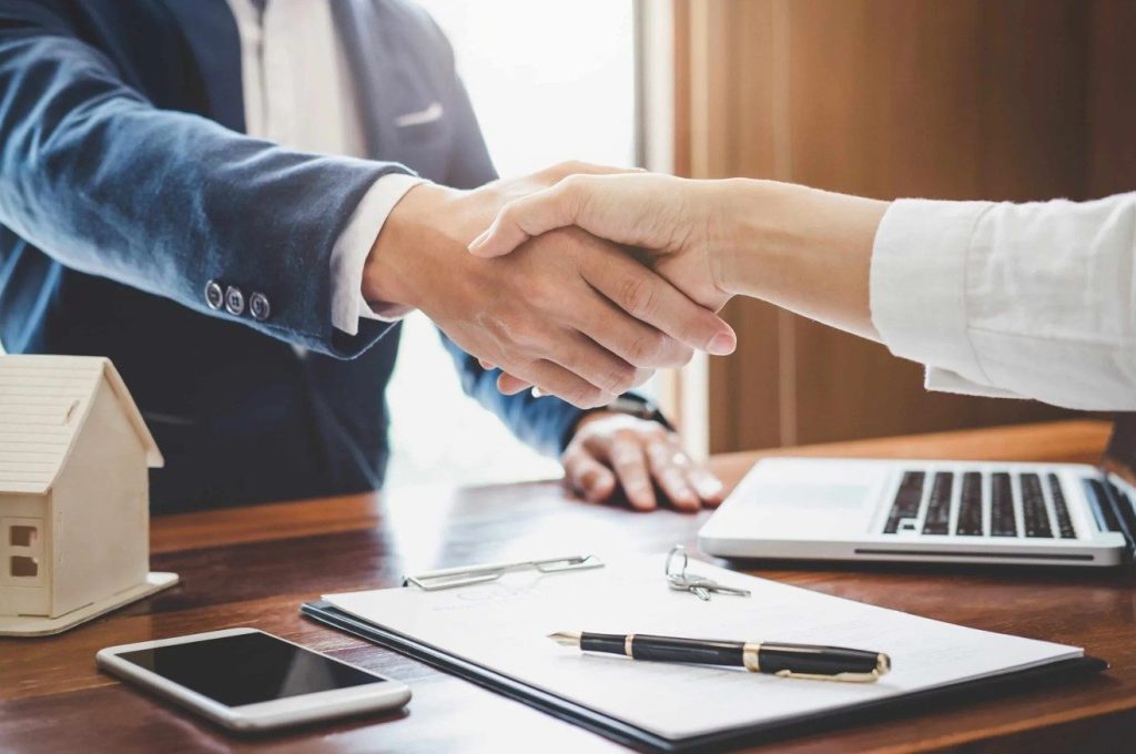 Credite nebancare – când pot fi o soluție și cum te ajută The Money Advisor să eviți capcanele