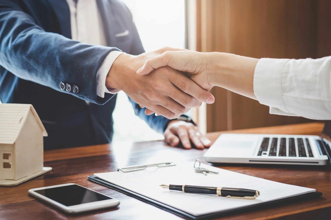 Credite nebancare – când pot fi o soluție și cum te ajută The Money Advisor să eviți capcanele